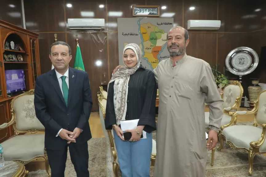 محافظ المنوفية يلتقي الطالبة ”ندي” ويمنحها دعمًا ماليًا تقديرًا لكفاحها وإصرارها على النجاح.. صور