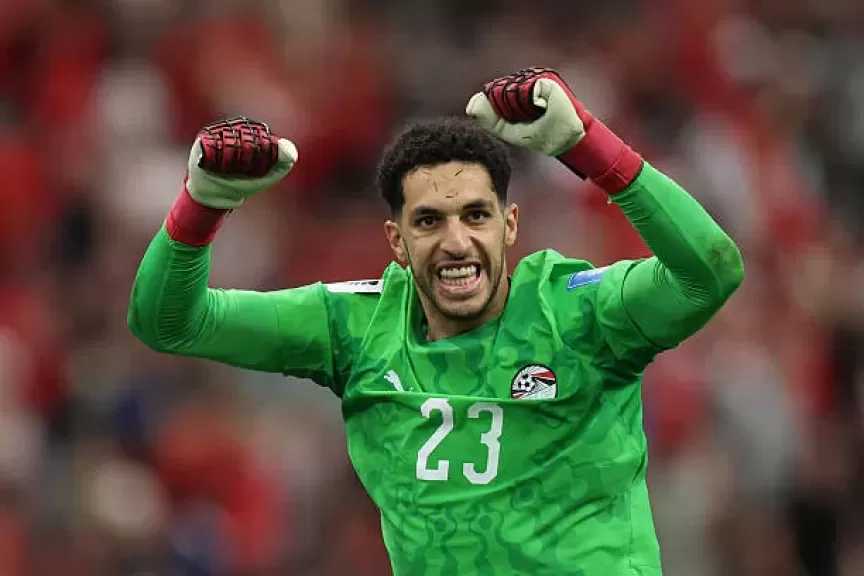 والده: العروض الشفهية لمصطفى شوبير زادت جدا.. ولكن!