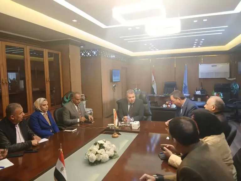 نائب محافظ القاهرة يوجه بتقديم كافة التسهيلات للمواطنين المتقدمين للتصالح على مخالفات البناء
