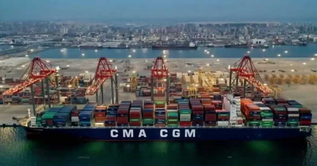وزير النقل: ميناء الإسكندرية يحقق معدلات غير مسبوقة في تداول البضائع والسفن