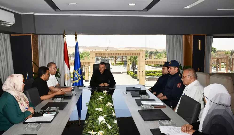 محافظ أسوان يوجه بتطوير موقف دراو واستكمال مبنى الحماية المدنية