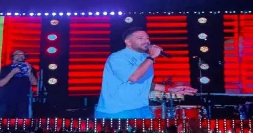 محمد حماقى يشعل أجواء الفان زون بأغنية بحرية قبل انطلاق نهائى كأس العالم
