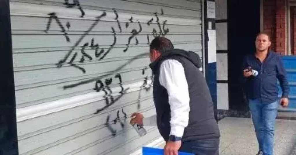 عقوبة الغلق تواجه المحال المتسببة في إشغال الأرصفة والطرق وإزعاج الغير