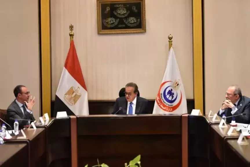 وزير الصحة يناقش اشتراطات تجديد ترخيص مزاولة مهنة الطب