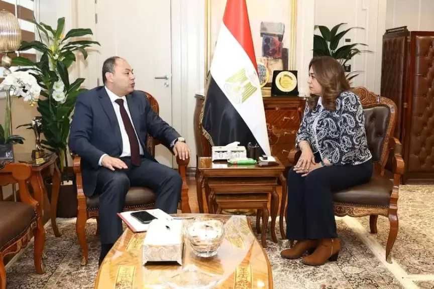 وزيرة التنمية المحلية والبيئة تتابع مع رئيس هيئة تنمية الصعيد المشروعات التنموية الجارية