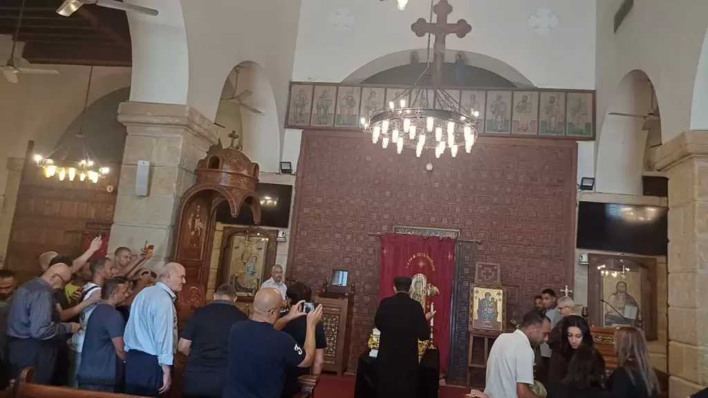 وصول جثمان هانى شنودة إلى كنيسة العذراء بالمعادى لأداء صلاة الجنازة