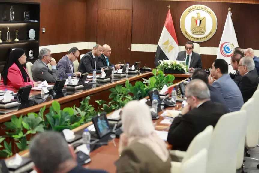 وزير الصحة يتابع مستجدات التشغيل التجريبي لمنظومة التأمين الصحي الشامل بالمنيا
