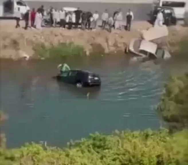 بطل واقعة إنقاذ أسرة الغربية من الغرق: الحبل أنقذنا في اللحظات الأخيرة.. والأب طلب إخراج طفلته وغرق بالسيارة