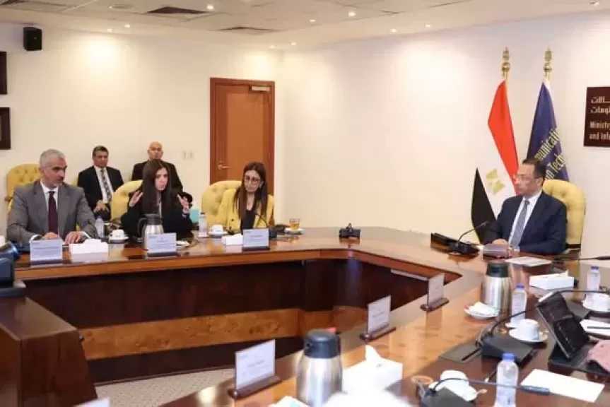وزير الاتصالات وتكنولوجيا المعلومات يلتقي أعضاء لجنة التحول الرقمي بغرفة التجارة الأمريكية بالقاهرة