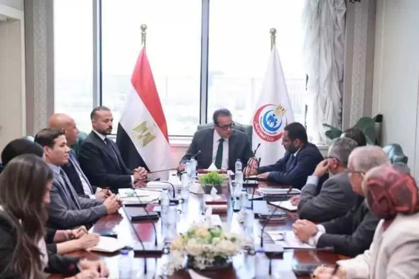 وزير الصحة يبحث مع الأمين العام لمؤسسة الجارحي تعزيز التعاون لدعم القطاع الصحي