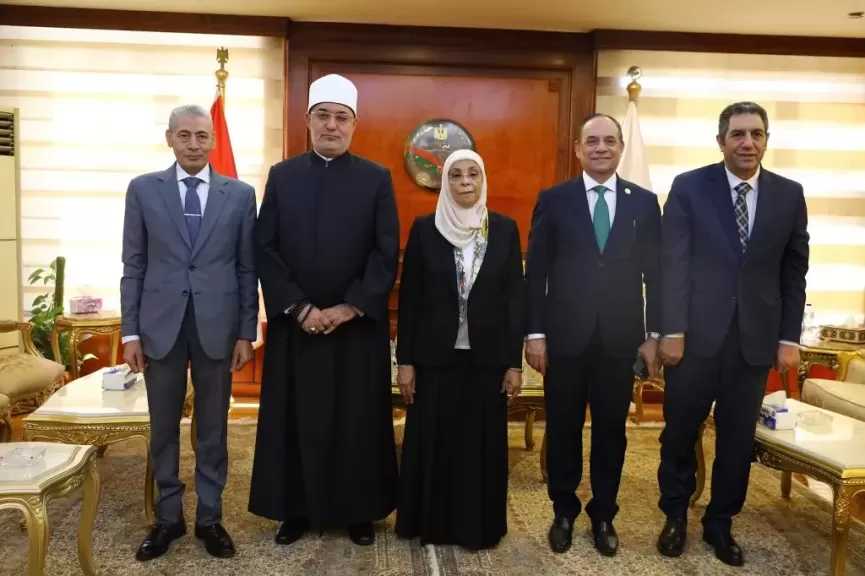 المفتي يهنئ رئيس النيابة الإدارية بمناسبة توليها رئاسة الهيئة رسميًّا
