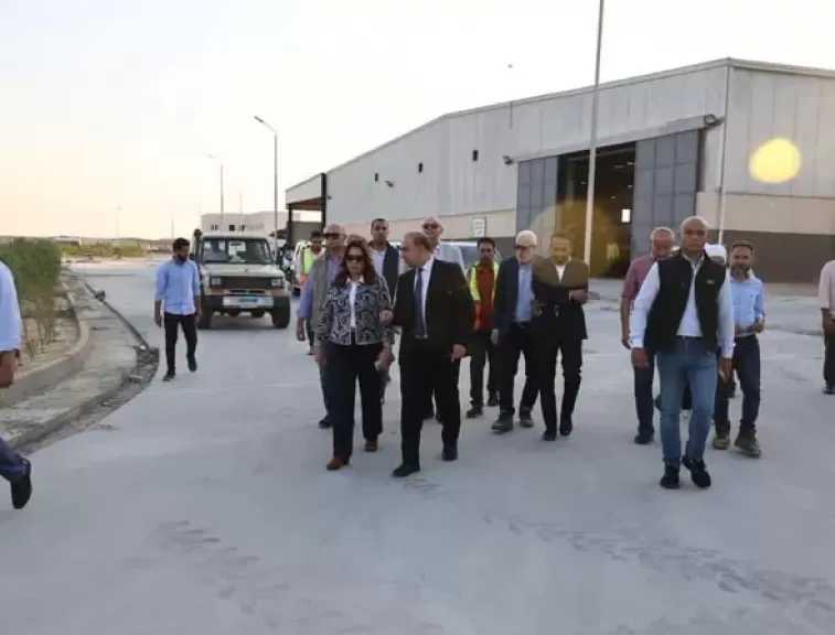 وزيرة التنمية المحلية والبيئة تتفقد المدينة المتكاملة لمعالجة المخلفات بالعاشر من رمضان