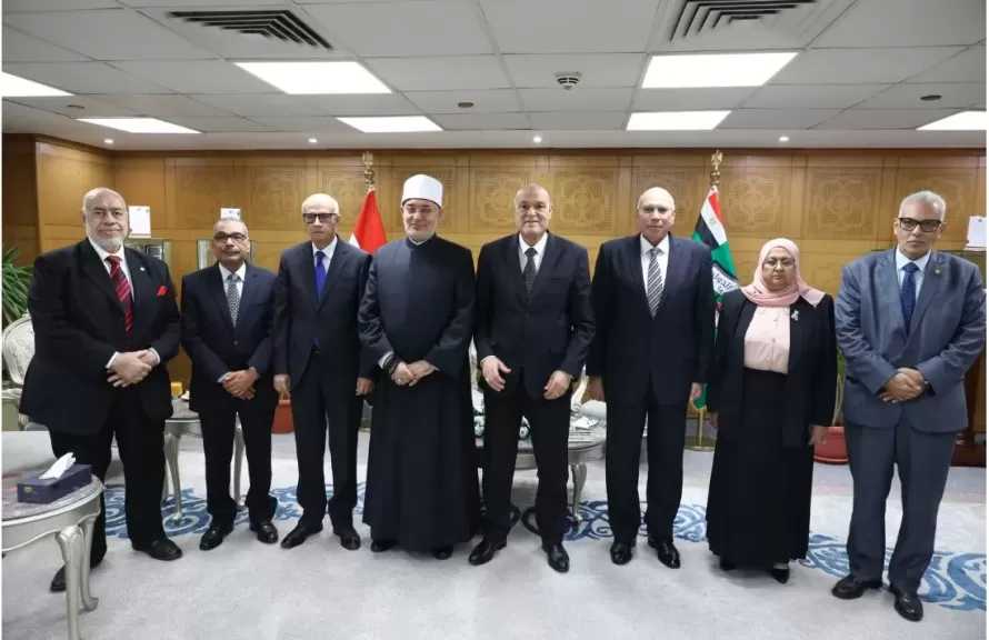 مفتي الجمهورية يهنئ رئيس هيئة قضايا الدولة بمناسبة توليه رئاسة الهيئة رسميًا