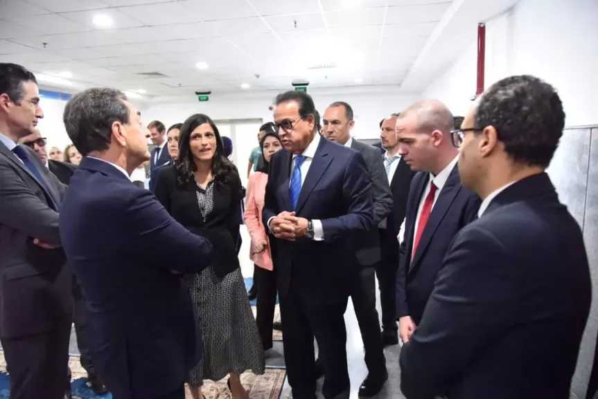 وزير الصحة يتسلم شحنة مساعدات طبية فرنسية جديدة دعمًا للجرحى الفلسطينيين.. صور