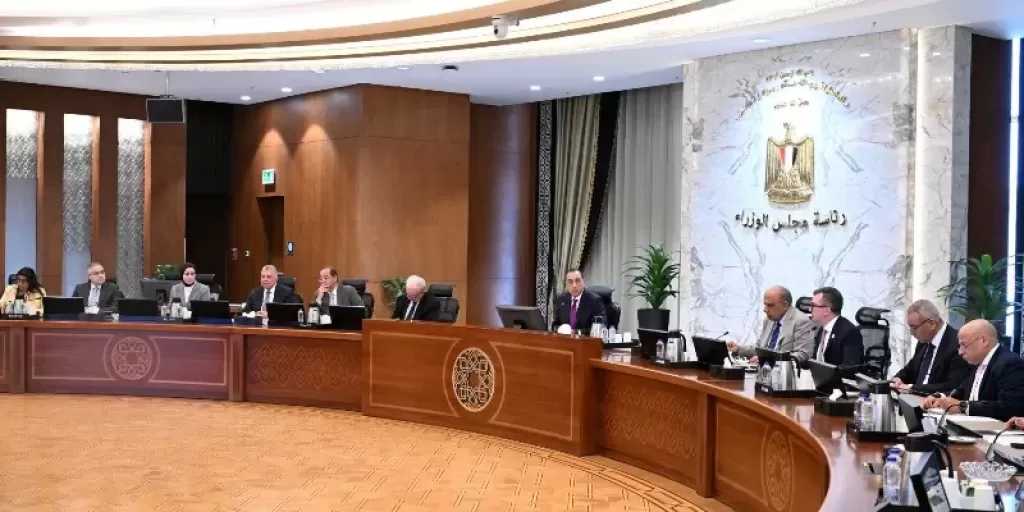 رئيس الوزراء يستعرض الآلية المقترحة لضمان تمويل مشروعات البنية التحتية في مصر
