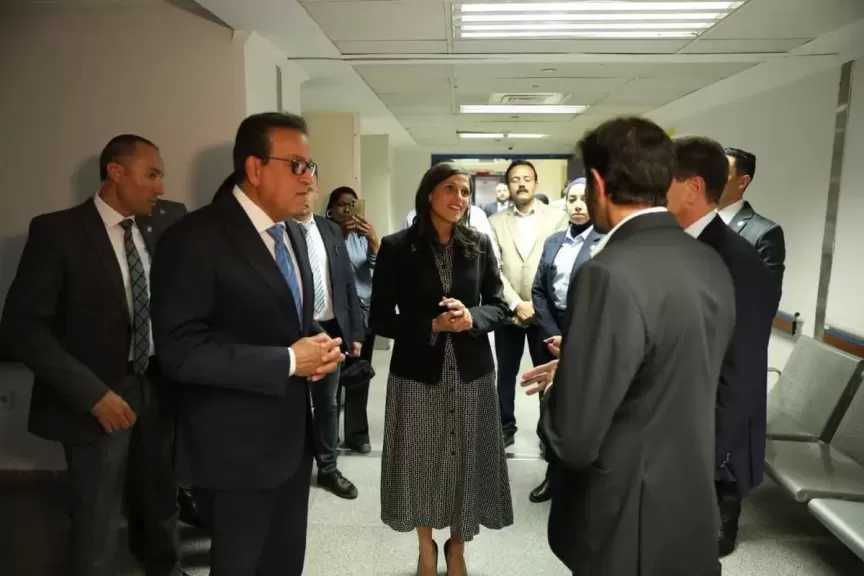 وزير الصحة والوزيرة الفرنسية للشئون الفرانكفونية يتفقدان مستشفى جوستاف روسي