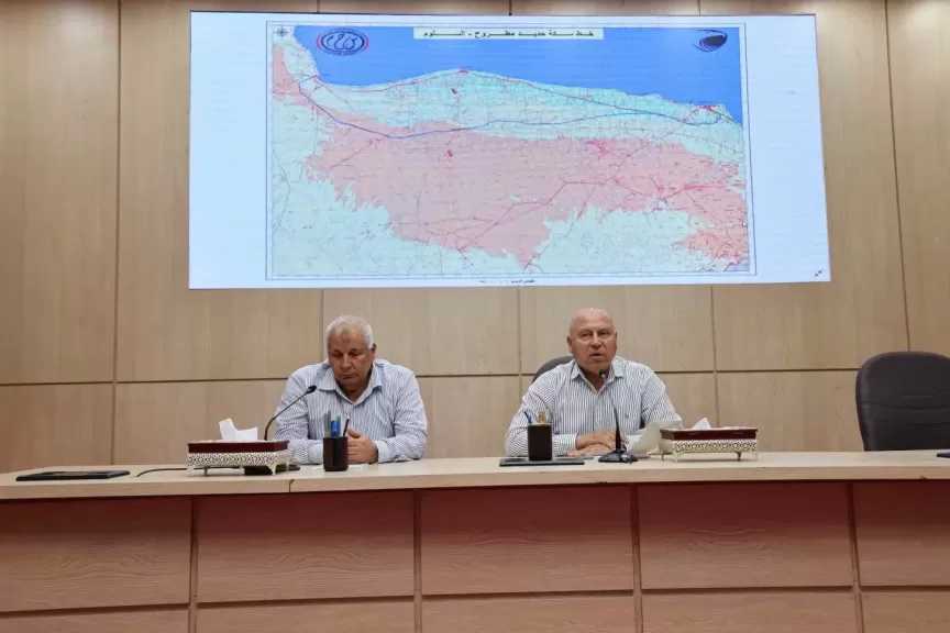 وزير النقل ومحافظ مطروح يلتقيان مشايخ قبائل مطروح لبحث تطوير خط سكة حديد مطروح–السلوم