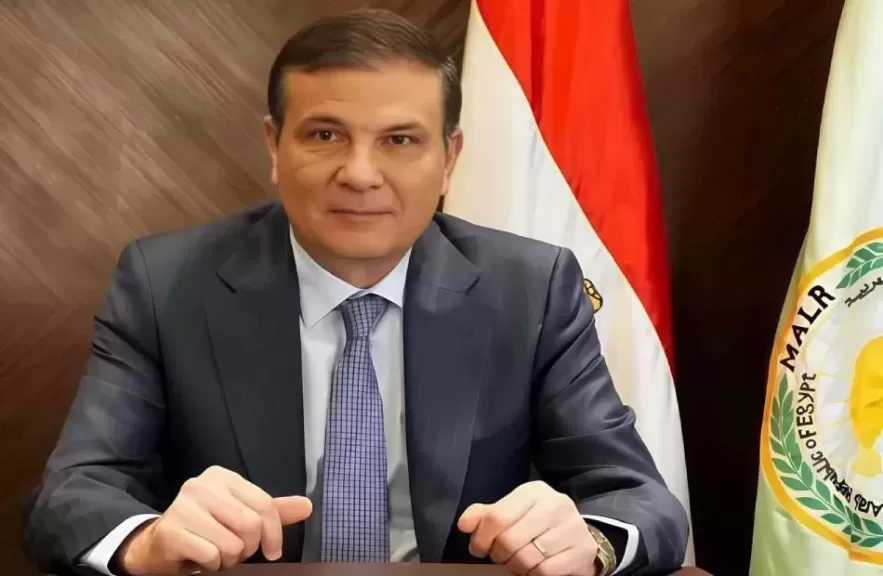 وزير الزراعة يبحث دعم صناعة الألبان وتطوير مراكز التجميع بحضور رئيس سلامة الغذاء