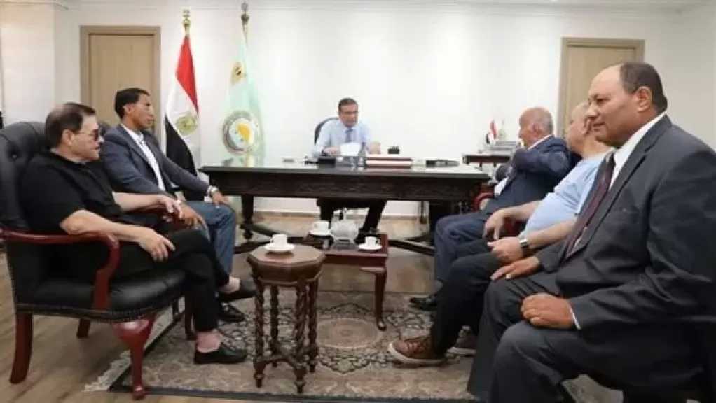 وزير الزراعة يلتقي ”منتجي الدواجن” لبحث آليات تطوير الصناعة ودعم المربين