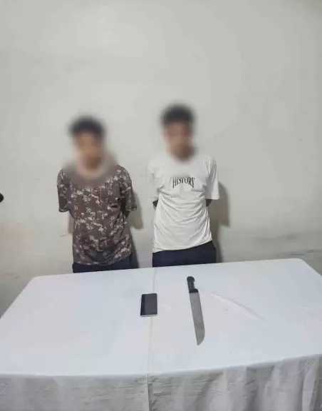 القبض على متهمين لسرقة هاتف وتهديد صاحبه بسلاح أبيض في أسوان