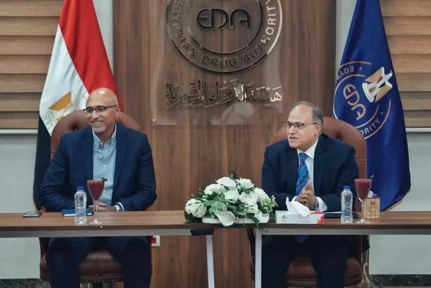 رئيس هيئة الدواء المصرية يستقبل رئيس غرفة صناعة الدواء لبحث تعزيز استقرار سوق الدواء ودعم تنافسية الصناعة الوطنية