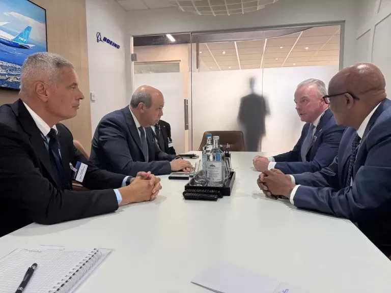 وزير الطيران المدني يلتقي النائب الأول لرئيس شركة «بوينج» العالمية ورئيس بوينج جلوبال لبحث مستقبل أسطول مصر للطيران