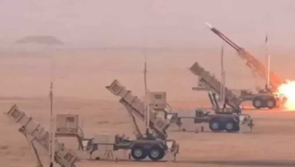 الجيش الكويتي: الدفاعات الجوية تتصدى حاليا لهجمات بطائرات مسيرة
