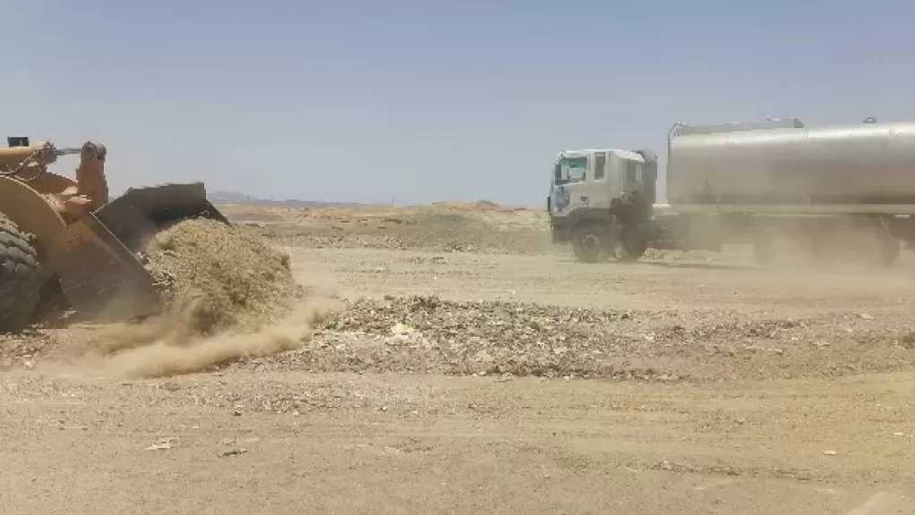 رئيس مدينة مرسى علم يتابع أعمال النظافة العامة ويؤكد استمرار حملات رفع المخلفات