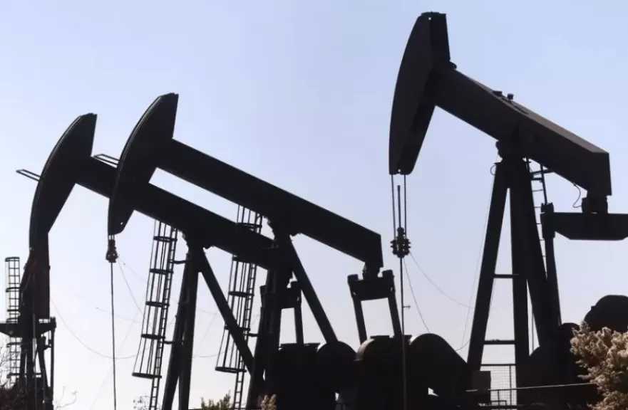 أسعار النفط تقفز فوق 97 دولارا وسط تزايد خطر اضطراب الإمدادات من المنطقة