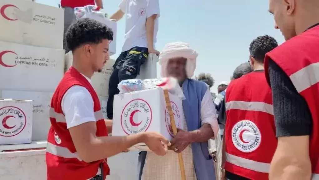 الهلال الأحمر يطلق قافلة إغاثية وصحية متكاملة لدعم الأسر الأولى بالرعاية في شلاتين