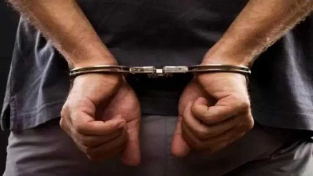 ضبط مدير مسئول عن كيان تعليمي بتهمة النصب على المواطنين بالجيزة