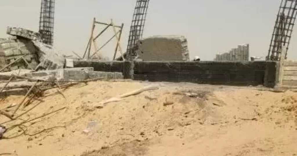 مصرع عاملين إثر انهيار سور تحت الإنشاء بمدينة العاشر من رمضان