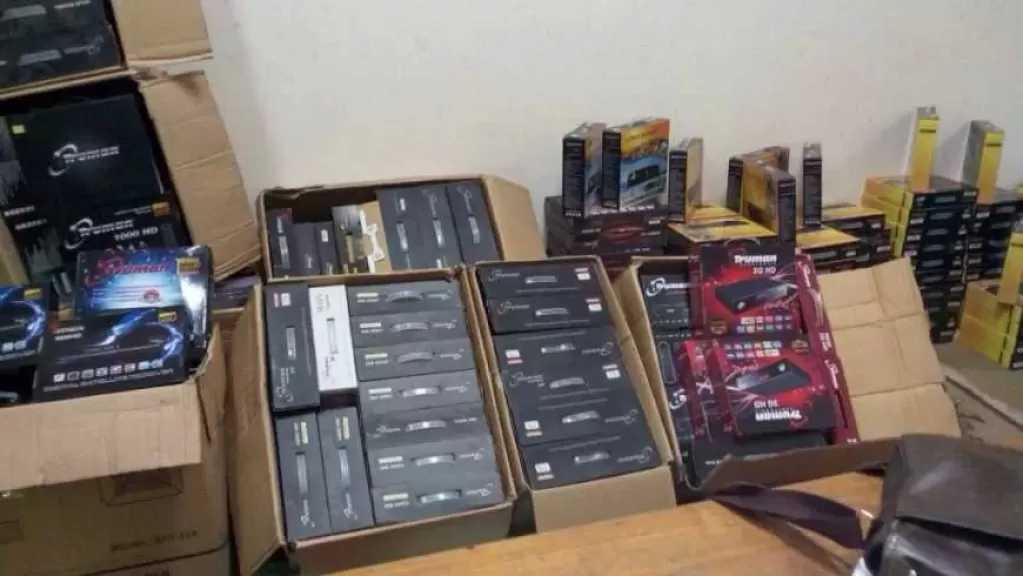 الجيزة.. ضبط مالك محل لبيعه أجهزة ريسيفر غير مصرح بتداولها