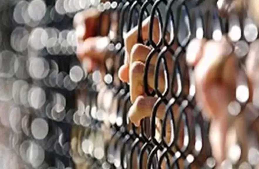 تجديد حبس المتهمين بحيازة كميات كبيرة من السجائر المهربة بباب الشعرية