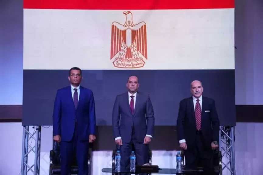 وزير العمل ومحافظ البحر الأحمر يفتتحان ملتقى السلامة والصحة المهنية بالغردقة