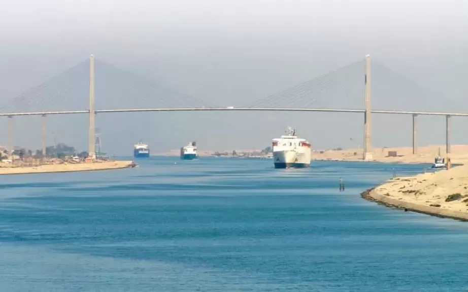 هيئة قناة السويس تطور أسطول الكراكات ومعدات التشغيل بـ1.1 مليار جنيه