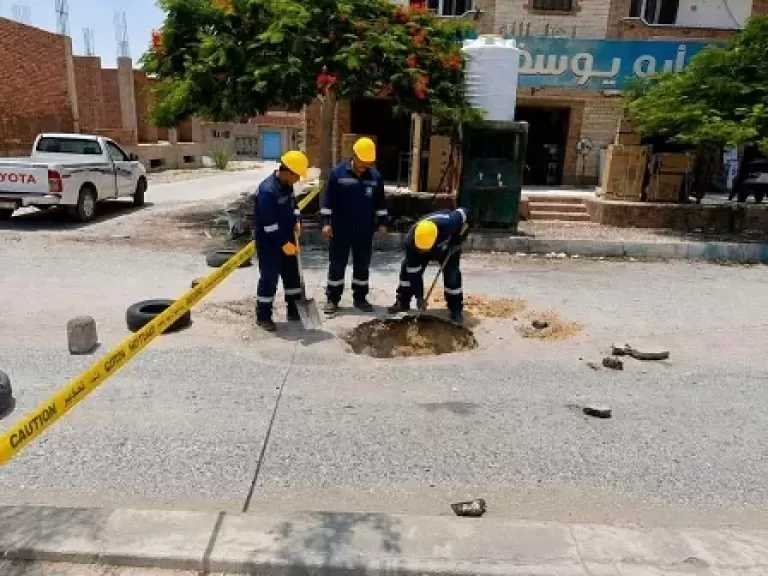 شمال سيناء.. شركة المياه تجري إصلاحات لانهيار مطبق صرف صحي في بئر العبد