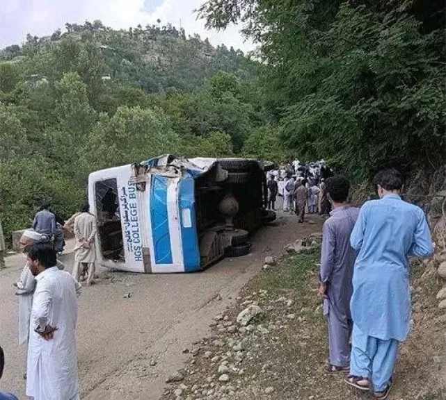 باكستان: مقتل امرأتين في حادث تصادم على طريق سريع بإقليم البنجاب