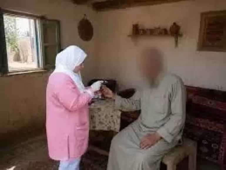 الشرقية.. تنفيذ 139 ألف زيارة منزلية لتقديم الرعاية الطبية لكبار السن وذوي الهمم