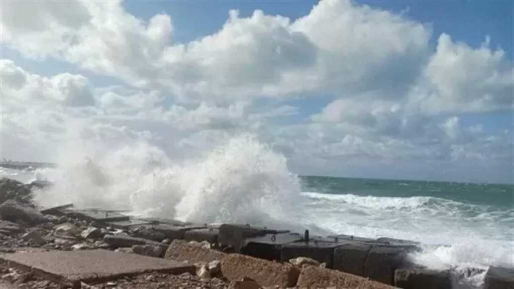 الطقس اليوم .. انخفاض 5 درجات بحرارة الجو وتحذير من ارتفاع أمواج هذه الشواطئ
