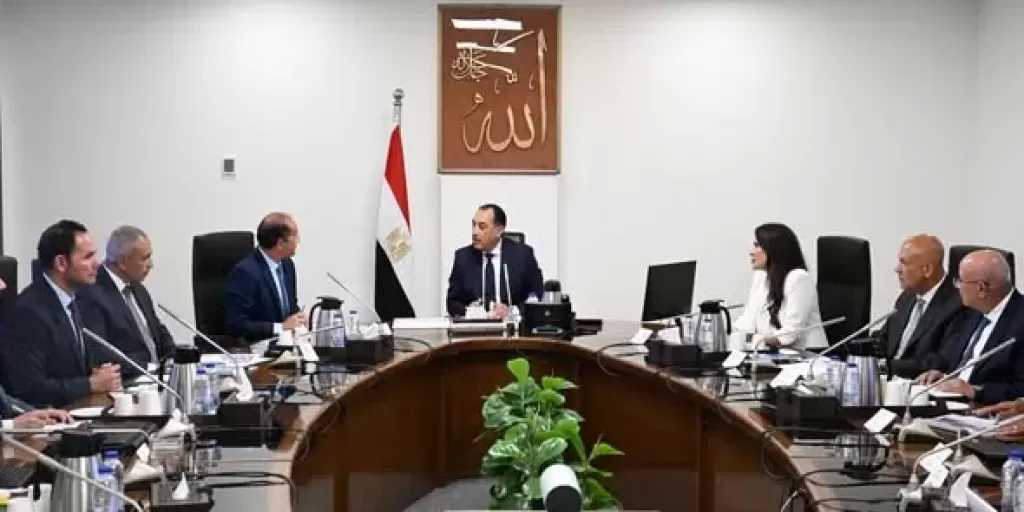رئيس الوزراء يُتابع ملف تشغيل وصيانة محطات معالجة الصرف الصحي
