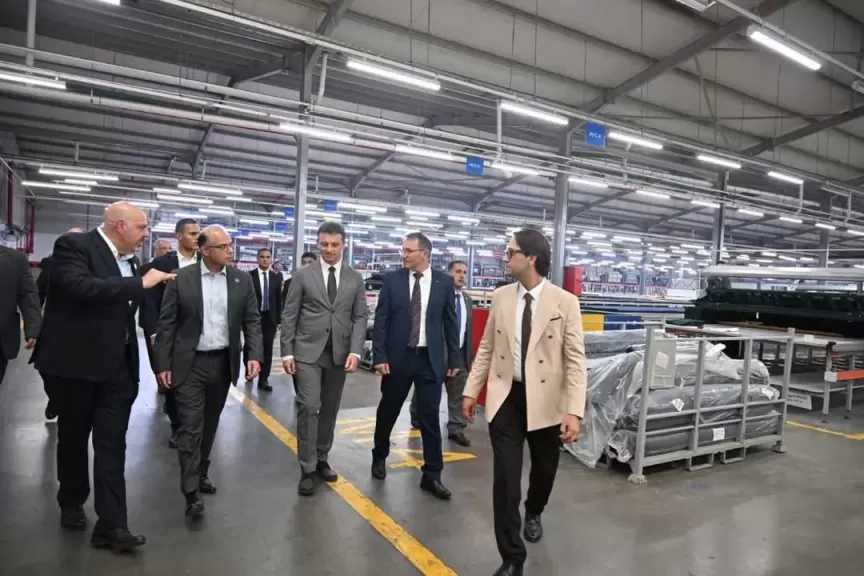 وزير الاستثمار يتفقد مصنع ”جيد تكستايل” للملابس الجاهزة بالمنطقة الحرة العامة بالإسماعيلية