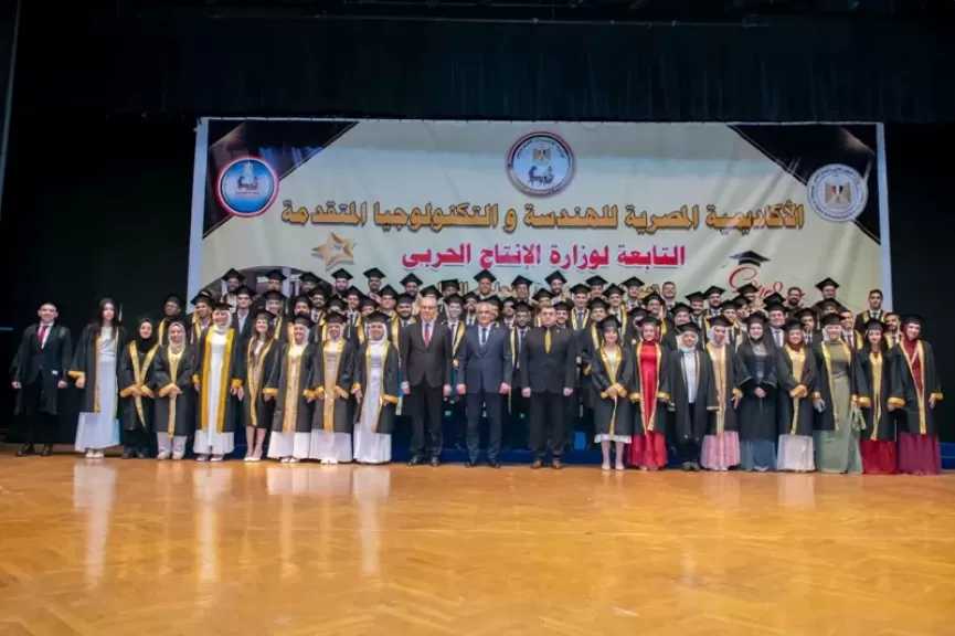 وزير الإنتاج الحربى يشهد حفل تخرج الدفعة السابعة من الأكاديمية المصرية للهندسة والتكنولوجيا المتقدمة