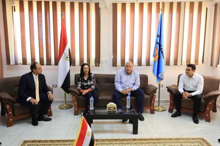 وزيرة التضامن تلتقي القيادات التنفيذية وأعضاء الهيئة البرلمانية والعمد والمشايخ في مطروح بمركز العزيمة