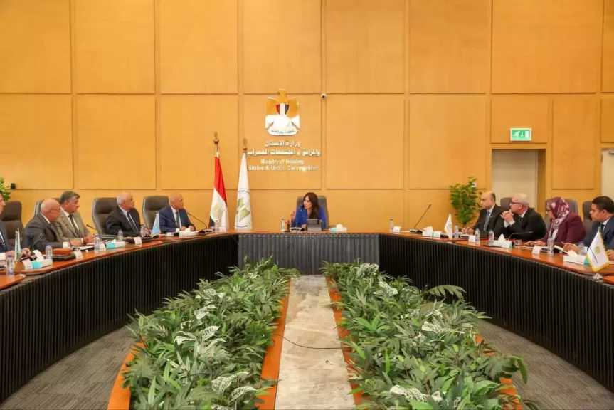 وزيرة الإسكان تتابع منظومة مياه الشرب والصرف الصحي بمحافظة أسيوط ومدينة أسيوط الجديدة