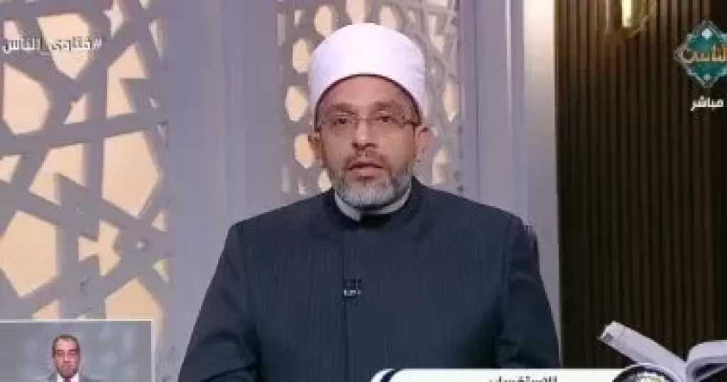 هل يجوز إعطاء الأحفاد ذهبًا هدية؟.. أمين الفتوى يجيب