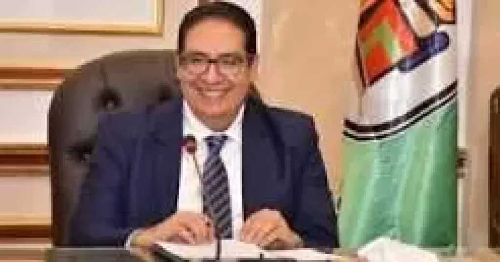 رئيس جامعة القاهرة يهنئ فاروق حسني بجائزة النيل ويشيد بتبرعه بقيمتها لمستشفى أبو الريش للأطفال