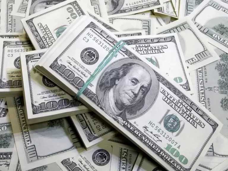 سعر الدولار ينهى تعاملات اليوم الثلاثاء على تراجع فى كافة البنوك