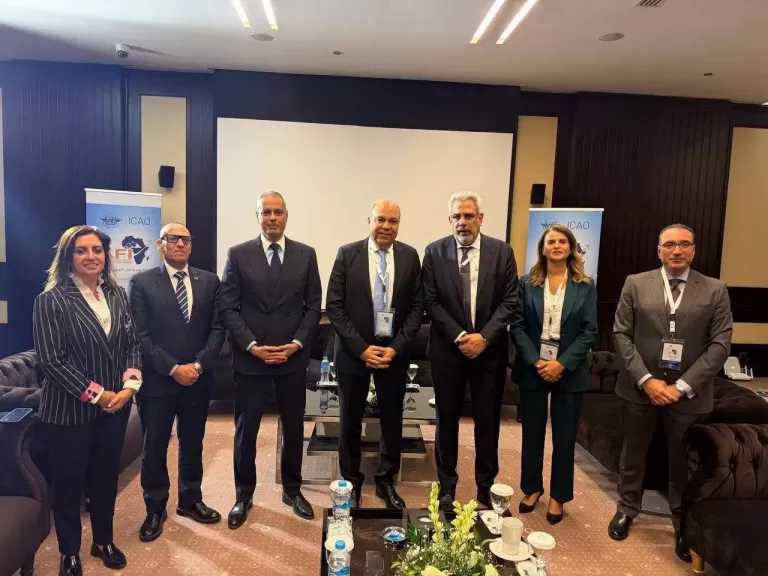 وزير الطيران المدني يعقد سلسلة لقاءات ثنائية مع رؤساء المنظمات الدولية والوفود المشاركة لتعزيز التعاون في مجال النقل الجوي