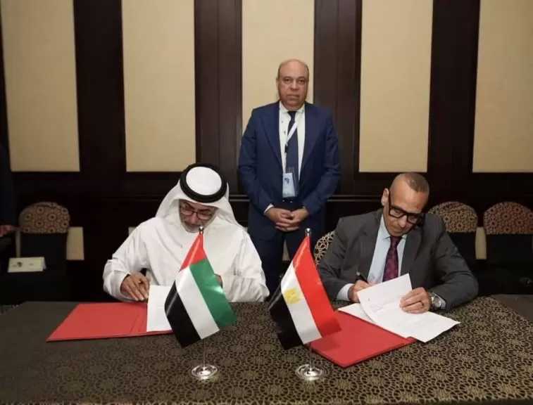مصر والإمارات توقعان مذكرة تفاهم لتعزيز الربط الجوي والتوسع في خدمات النقل بين البلدين